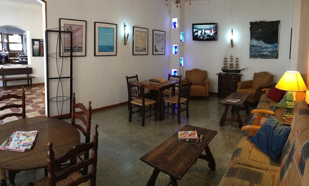 Hostal Portbou Esterno foto