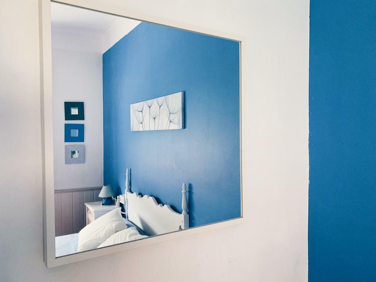 Hostal Portbou Esterno foto