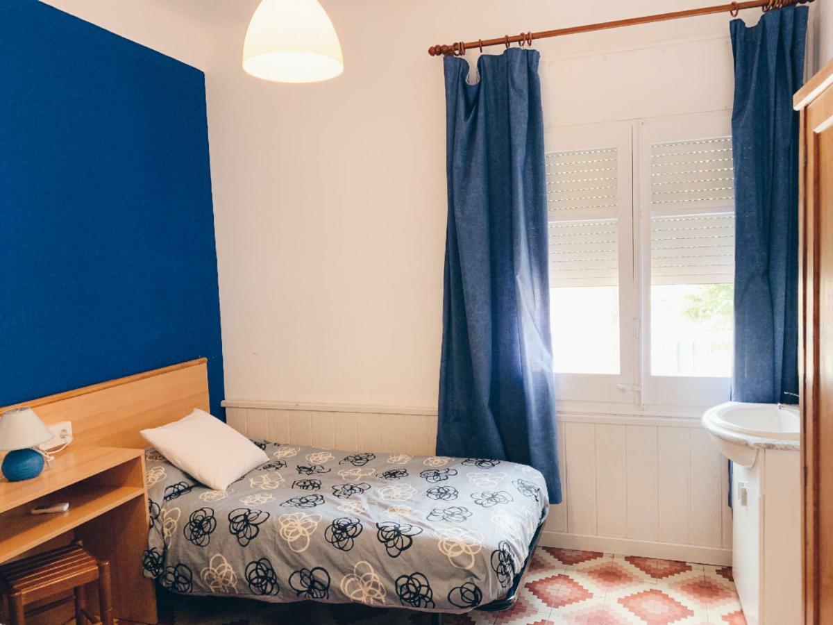 Hostal Portbou Esterno foto